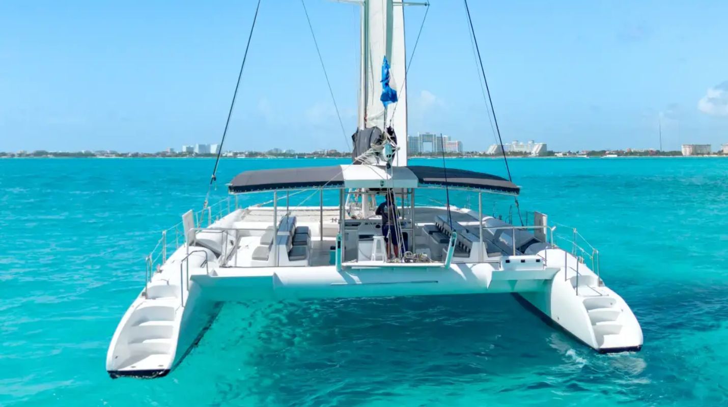 Catamarán en Cancún: Una escapada de Lujo