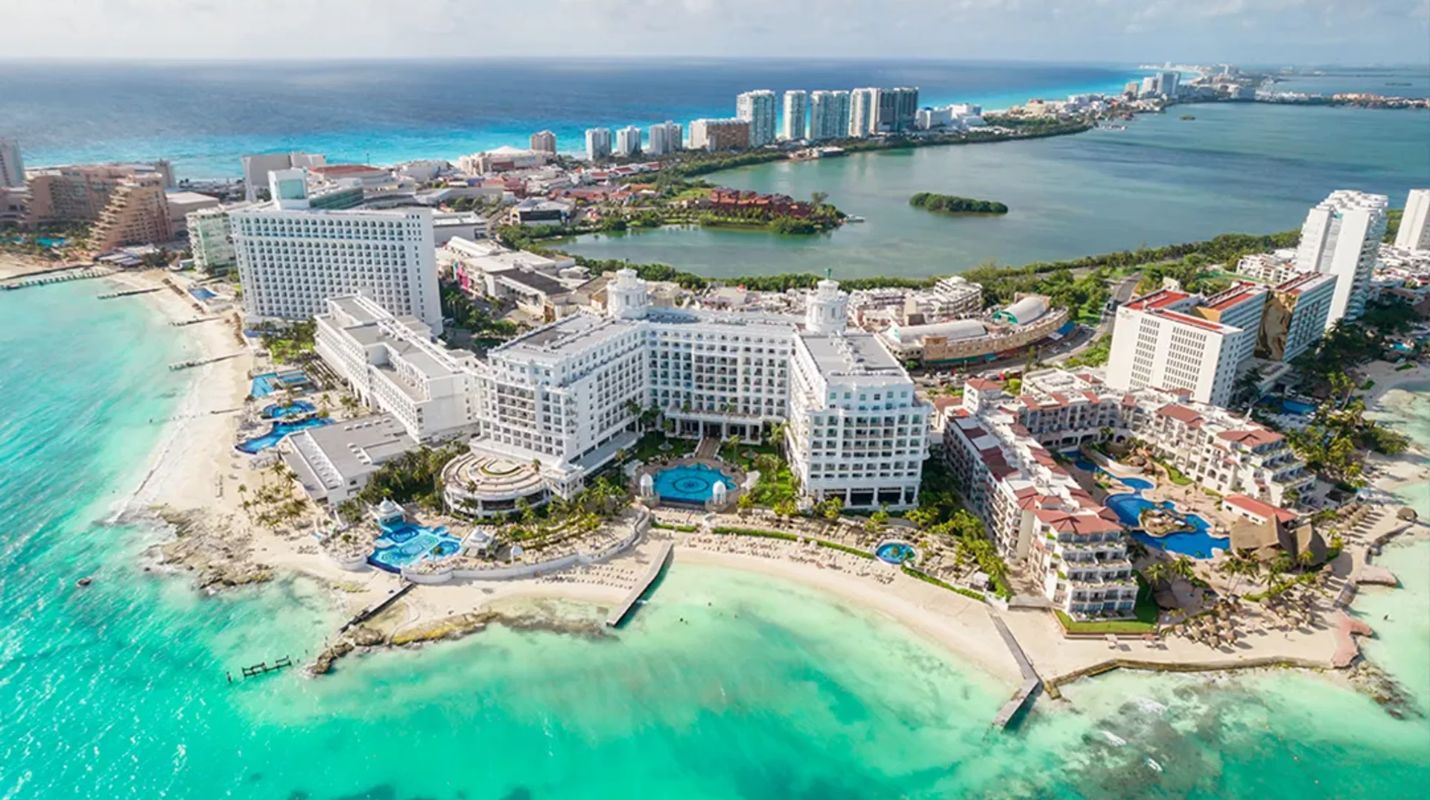 Del aeropuerto de Cancun a la Zona Hotelera: Opciones de transporte rápido y seguro