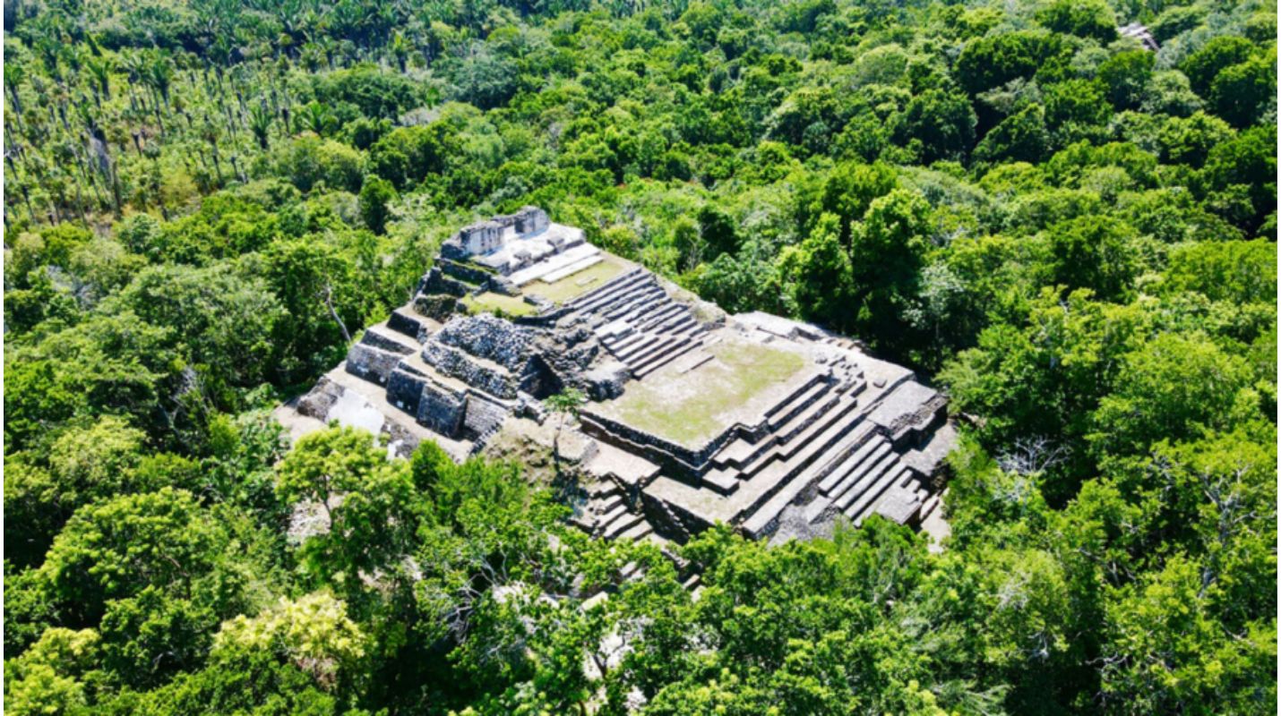 Descubre las Ruinas Mayas de Ichkabal en Bacalar
