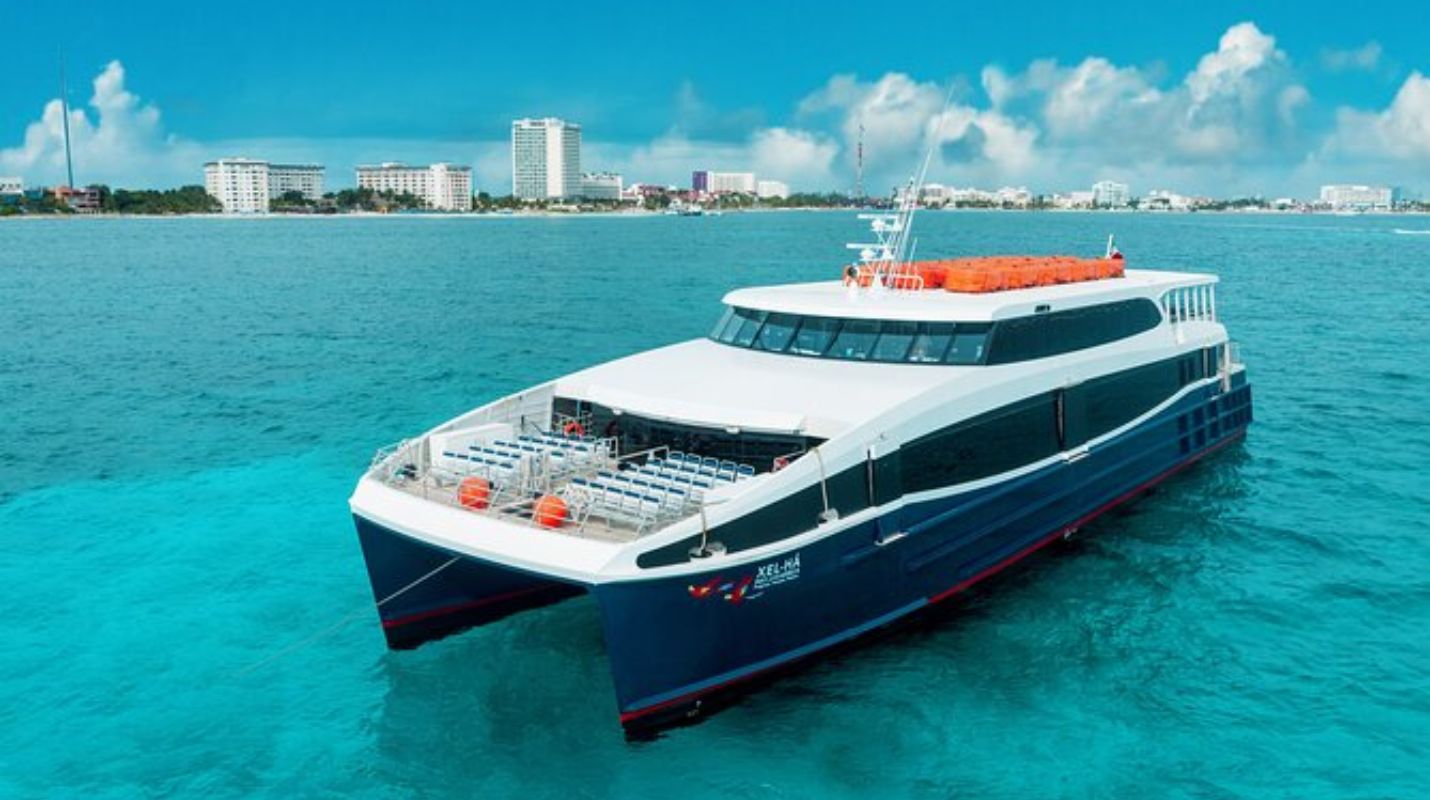 Ferry a Isla Mujeres 2026: Horarios, Precios y Consejos