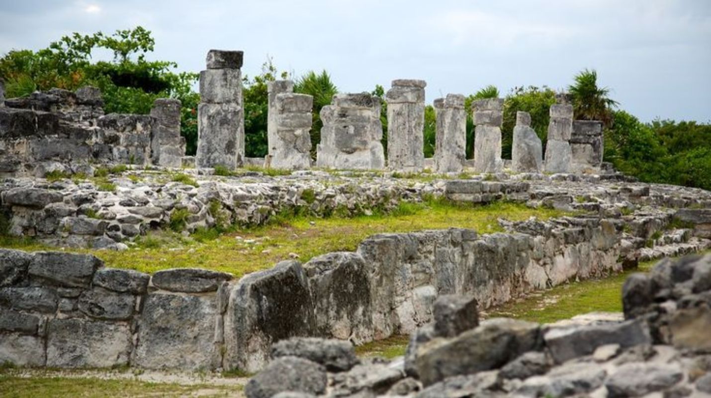Las Ruinas de El Rey: El secreto arqueológico en pleno corazón de Cancún