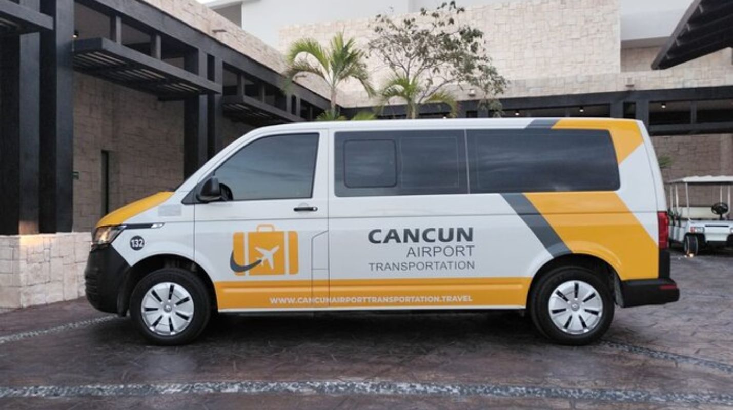 Traslados privados vs. taxis locales: ¿Qué opción conviene más en Cancún?