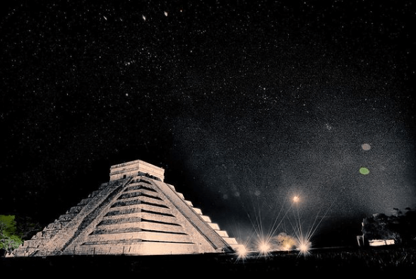 chichen itza pyramid at night