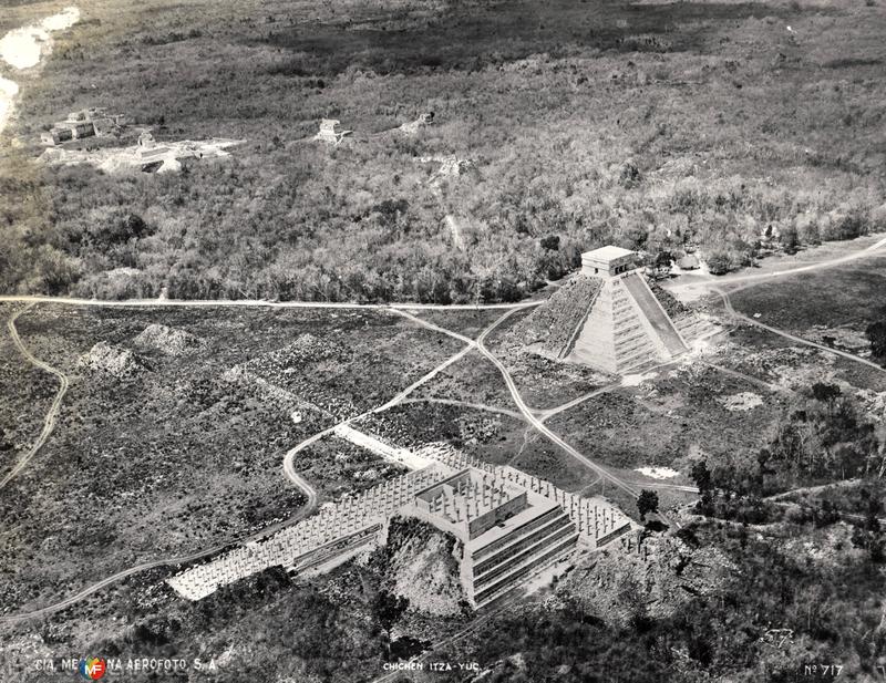 Old picture of Chichen Itza