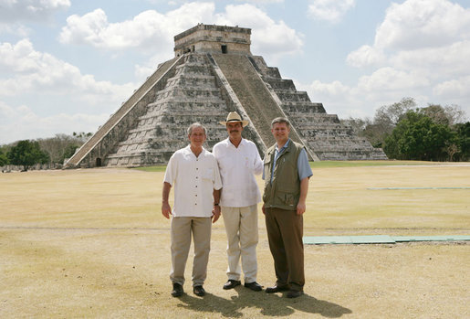 President Vicente Fox, George W. Bush and Prime Minister Stephen Harper