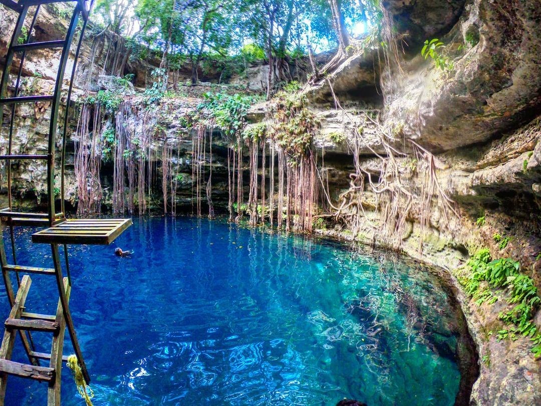 Cenote Lol-ha cenote close to Chichen Itza