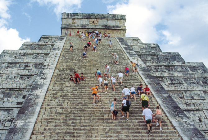 People climbing the pyramid of chichen itza