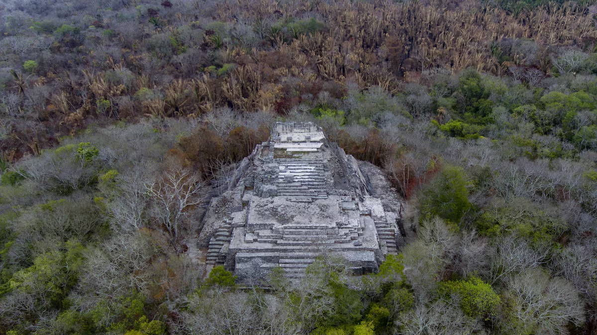 Exploring Ichkabal Ruins 
